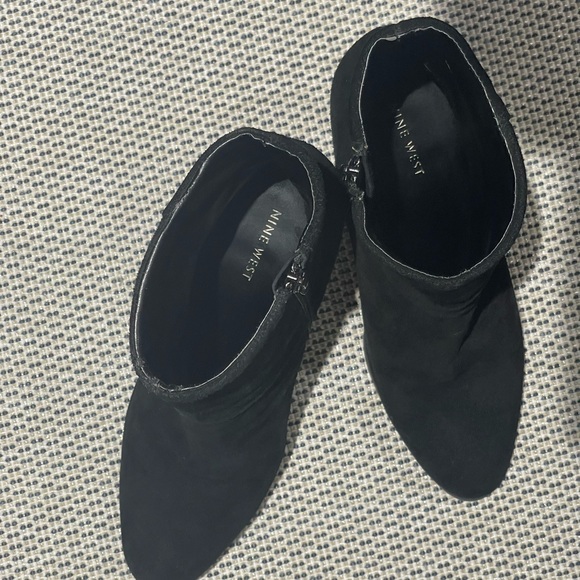 Nine West Bolt Suede Bootie Size 8M - Picture 5 of 9